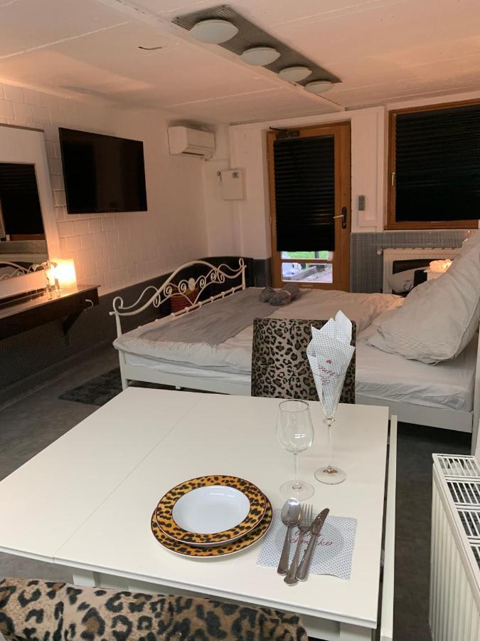 Privatzeit The Green Mile Leverkusen Bagian luar foto