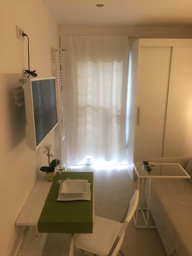 Privatzeit The Green Mile Leverkusen Bagian luar foto